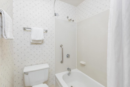 Days Inn by Wyndham Des Moines-West Clive image 1