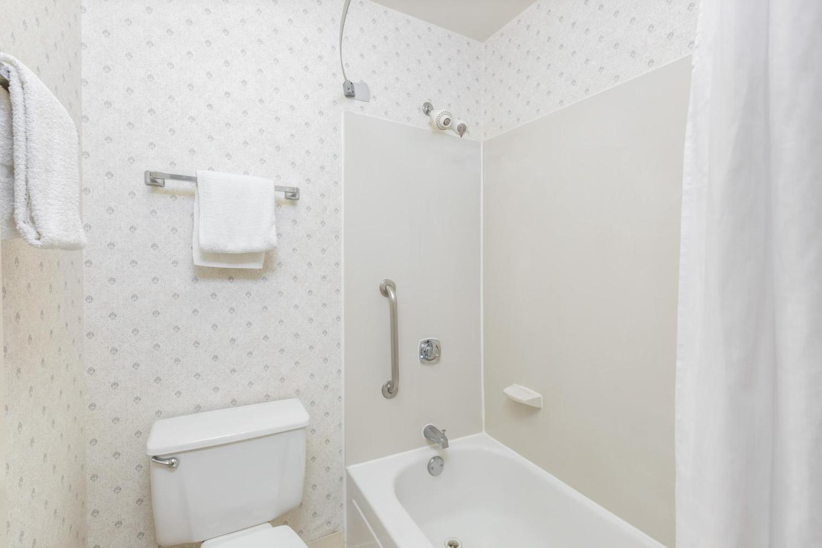 Days Inn by Wyndham Des Moines-West Clive