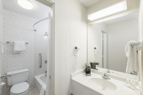 Days Inn by Wyndham Des Moines-West Clive image 2