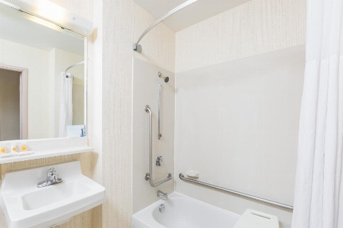Days Inn by Wyndham Des Moines-West Clive image 3