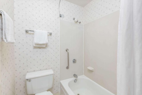 Days Inn by Wyndham Des Moines-West Clive image 34