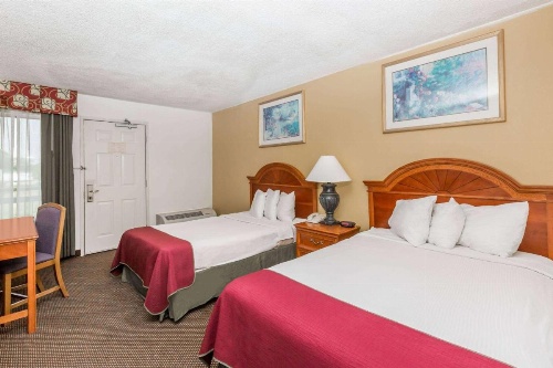 Days Inn by Wyndham Des Moines-West Clive image 35
