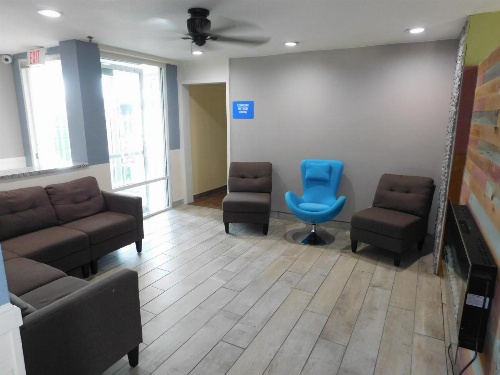 Days Inn by Wyndham Des Moines-West Clive image 4
