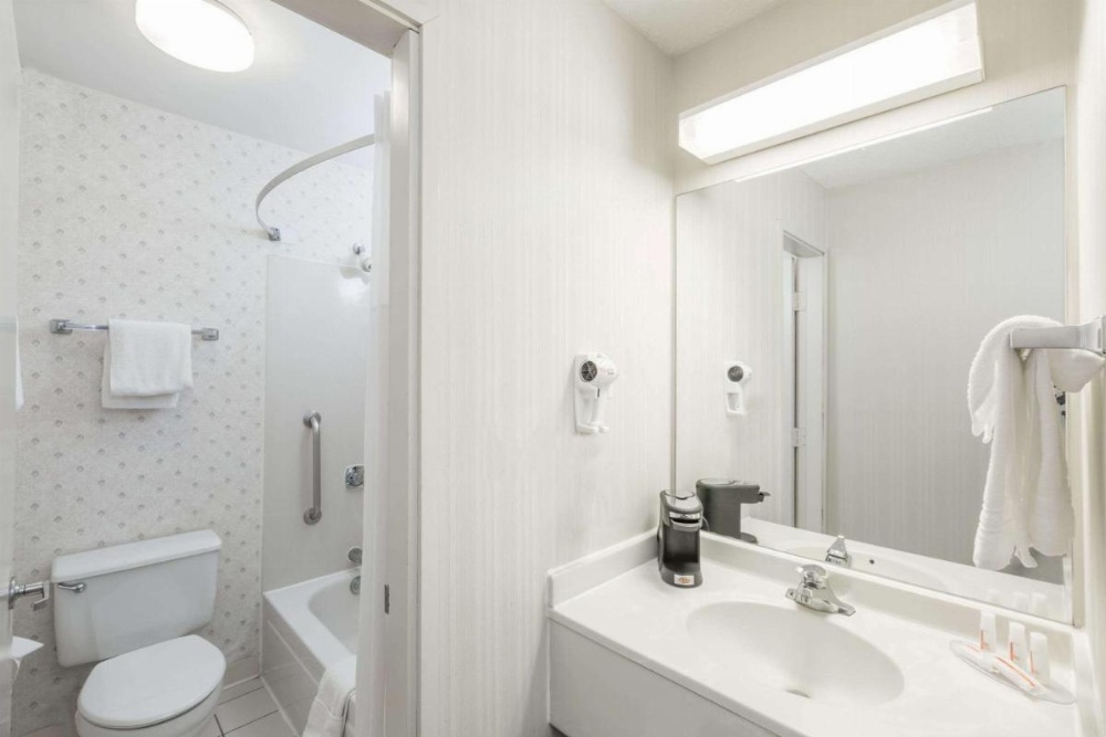 Days Inn by Wyndham Des Moines-West Clive Image 38