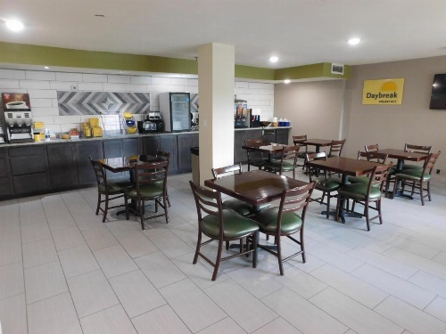Days Inn by Wyndham Des Moines-West Clive image 5